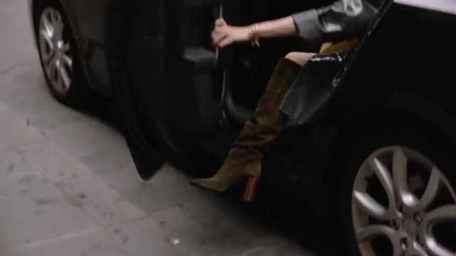 Video Reference: Tire, Wheel, Car, Automotive lighting, Automotive tire, Motor vehicle, Tread, Vehicle, Automotive design, Vehicle door