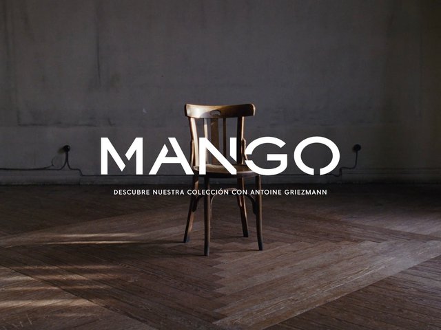 Video Reference: chair, wooden chair, empty room, interior, dim light, floor, minimalist, promotional, advertisement, fashion, text overlay, Spanish text, studio, rustic, furniture, brand