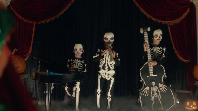 Video Reference: Theater curtain, Musician, Musical instrument, Curtain, Performing arts, Music, Entertainment, Performance art, Event, Youth