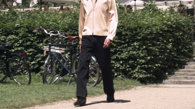 Video Reference: Bicycle, Plant, Tire, Wheel, Bicycles--Equipment and supplies, Bicycle wheel, Bicycle frame, Bicycle tire, Sleeve, Waist