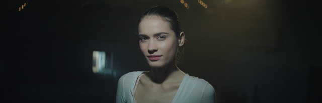 Video Reference: Lip, Chin, Eyebrow, Shoulder, Smile, Eyelash, Neck, Flash photography, Jaw, Gesture