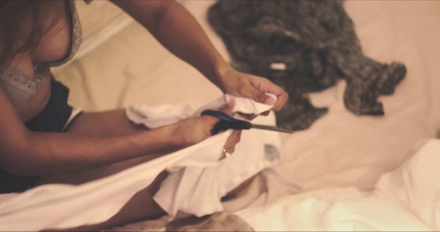 Video Reference: Hand, Gesture, Finger, Nail, Wrist, Comfort, Thumb, Safety glove, Service, Human leg