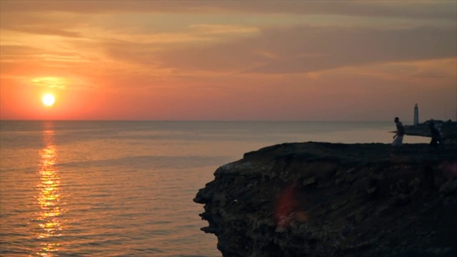 Video Reference: Water, Sky, Cloud, Orange, Afterglow, Sunlight, Dusk, Coastal and oceanic landforms, Red sky at morning, Sunset