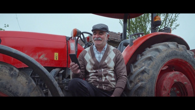 Video Reference: Wheel, Tire, Land vehicle, Plant, Vehicle, Motor vehicle, Tractor, Automotive tire, Tread, Agricultural machinery