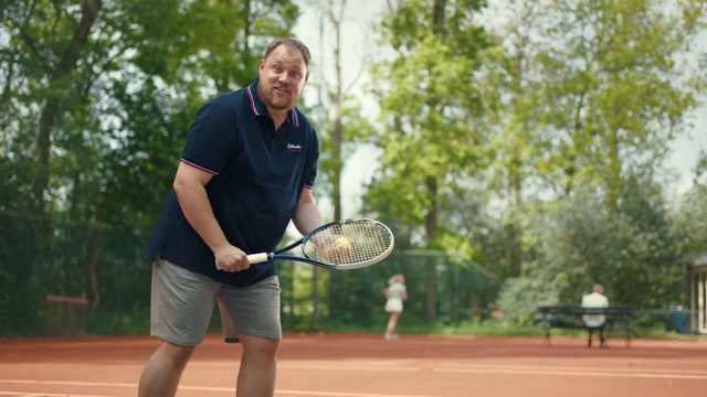 Video Reference: Playing sports, Racketlon, Tennis, Shirt, Strings, Tennis racket, Plant, Shorts, Tennis player, Racquet sport