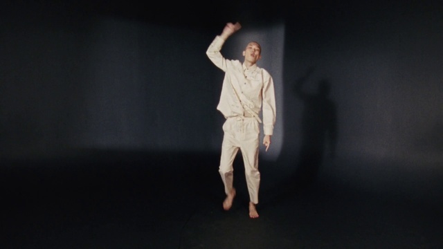 Video Reference: Shorts, Flash photography, Entertainment, Performing arts, Barefoot, Event, Art, Choreography, Fashion design, T-shirt