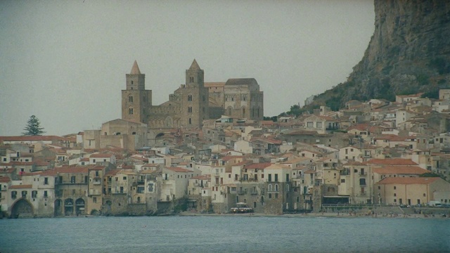 Video Reference: Sky, Water, Building, Window, Body of water, House, City, Cityscape, Waterway, Lake