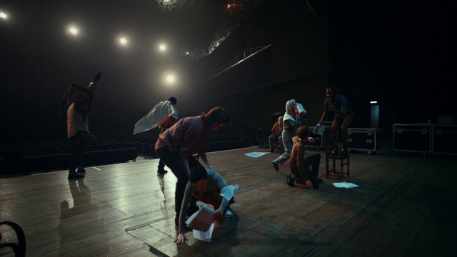 Video Reference: Flash photography, Entertainment, Performing arts, Choreography, Event, Performance art, Dance, Darkness, Music, Stage