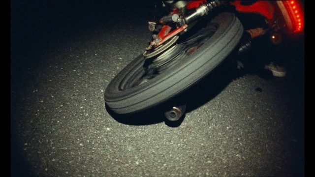 Video Reference: Tire, Wheel, Automotive lighting, Automotive tire, Tread, Synthetic rubber, Automotive design, Hood, Alloy wheel, Motor vehicle