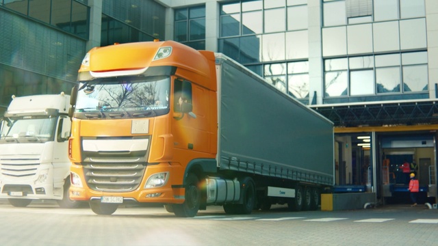 Video Reference: Tire, Wheel, Vehicle registration plate, Land vehicle, Vehicle, Truck, Motor vehicle, Automotive tire, Hood, Automotive design