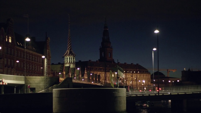Video Reference: Sky, Building, Street light, Morning, Tower, City, Dusk, Landmark, Metropolitan area, Cityscape