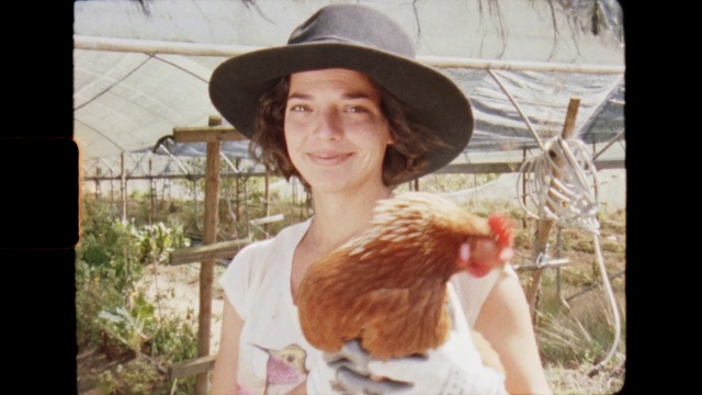 Video Reference: Hat, Smile, Bird, Plant, Sun hat, Chicken, Comb, Phasianidae, Flash photography, Fawn