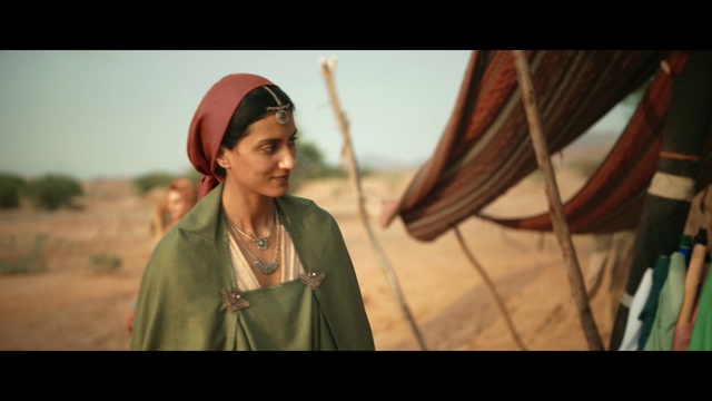 Video Reference: Smile, Flash photography, Sleeve, Happy, Headgear, Landscape, Tints and shades, Sky, Jewellery, Fun