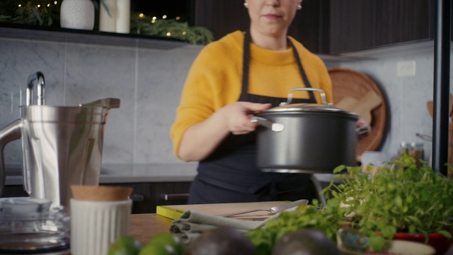 Video Reference: Kitchen, Kitchen appliance, Cookware and bakeware, Tableware, Cooking, Countertop, Gas, Dish, Recipe, T-shirt