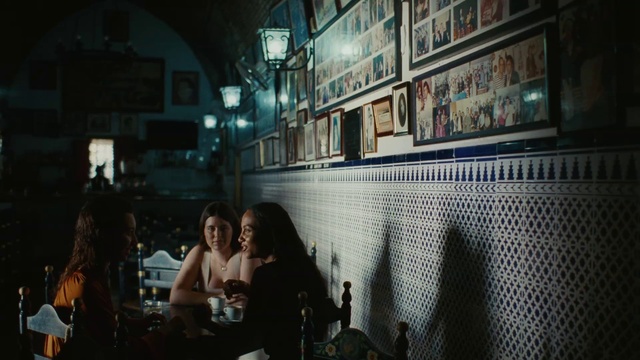 Video Reference: Flash photography, Tableware, Drink, Fun, City, Picture frame, Crowd, Event, Darkness, Barware