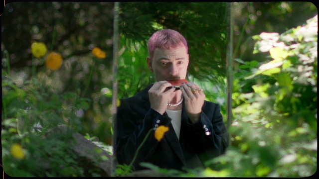 Video Reference: Plant, People in nature, Natural environment, Human body, Happy, Gesture, Beard, Grass, Photographer, Pollinator