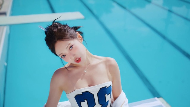 Video Reference: Joint, Blue, Eyelash, Azure, Flash photography, Happy, Waist, Aqua, Thigh, Strapless dress