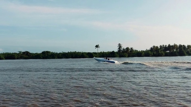 Video Reference: Water, Sky, Cloud, Boat, Watercraft, Tree, Lake, Coastal and oceanic landforms, Vehicle, Boats and boating--Equipment and supplies