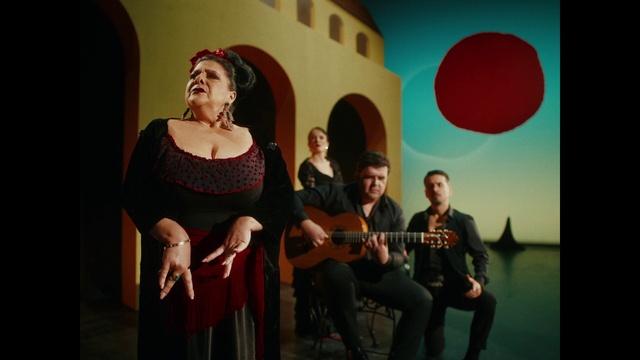 Video Reference: Jeans, Human, Musician, Entertainment, Performing arts, Music, Fun, Musical instrument, Chair, Guitar