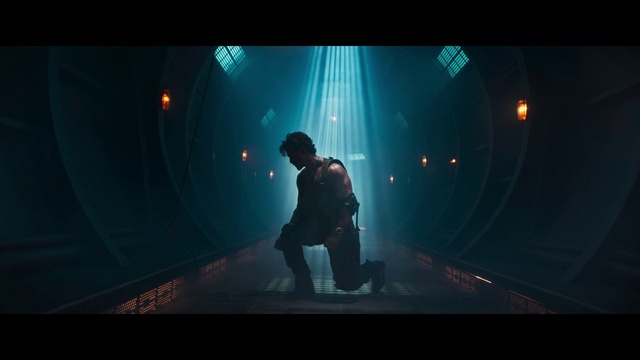 Video Reference: Flash photography, Standing, Music, Entertainment, Sky, Musician, Performing arts, Music artist, Electric blue, Event