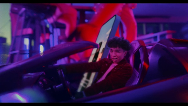 Video Reference: Purple, Musician, Entertainment, Violet, Performing arts, Music, Magenta, Visual effect lighting, Music artist, Audio equipment