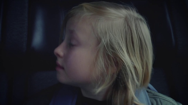 Video Reference: Nose, Cheek, Lip, Eyelash, Flash photography, Jaw, Neck, Ear, Step cutting, Long hair