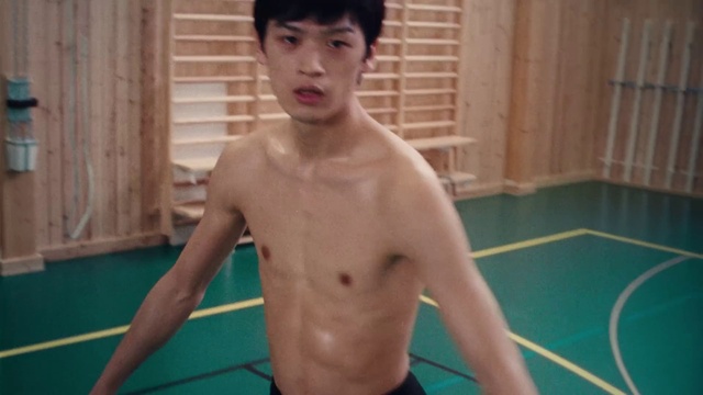 Video Reference: Hair, Joint, Shoulder, Muscle, Human body, Neck, Chest, Trunk, Waist, Leisure