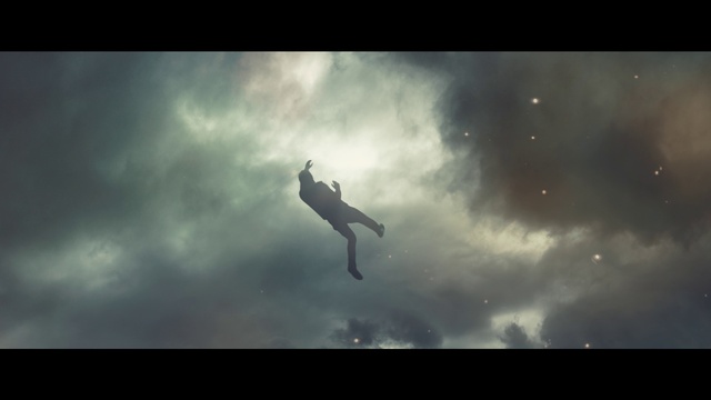 Video Reference: Cloud, Sky, Atmosphere, Flash photography, Underwater, People in nature, Cumulus, Wing, Recreation, Seabird