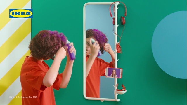 Video Reference: Gesture, Rectangle, Art, Magenta, Font, T-shirt, Fashion design, Illustration, Electric blue, Child