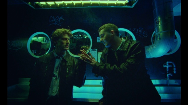 Video Reference: Entertainment, Organism, Coat, Gesture, Performing arts, Fun, Visual effect lighting, Music, Suit, Tie