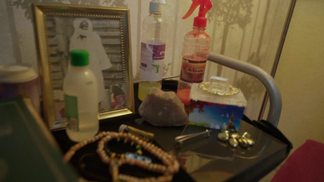 Video Reference: Bottle, Fluid, Table, Plastic bottle, Eyelash, Liquid, Gas, Glass bottle, Science, Personal care