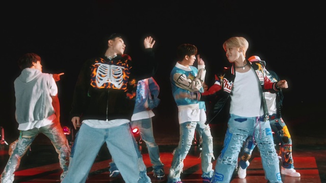 Video Reference: Entertainment, Performing arts, Dance, Music, Artist, T-shirt, Fun, Event, Choreography, Leisure