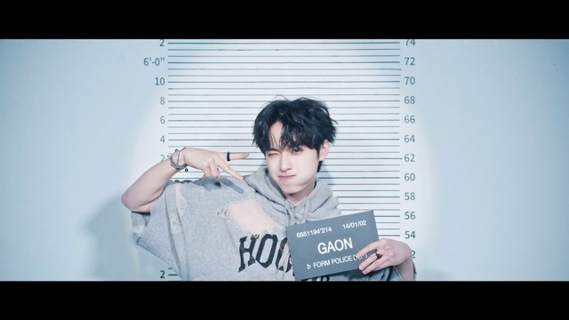 Video Reference: Flash photography, Sleeve, Gesture, Eyelash, Font, T-shirt, Eyewear, Electronic device, Happy, Gadget