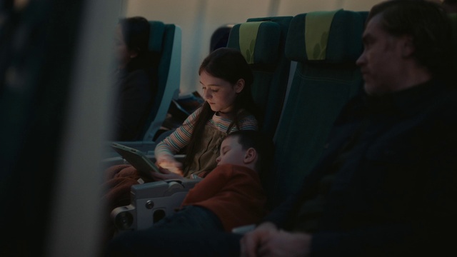 Video Reference: Comfort, Event, Fun, Sitting, Passenger, Conversation, Darkness, Room, Air travel, Public transport