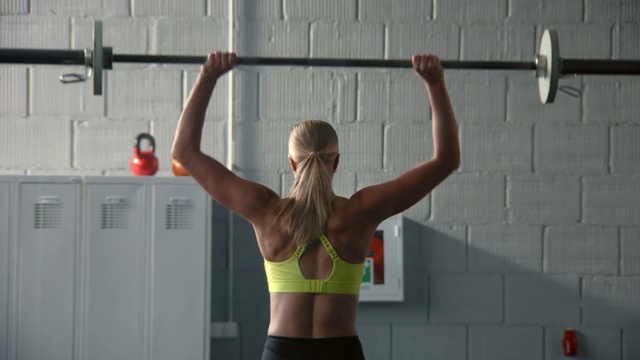 Video Reference: Joint, Hand, Shoulder, Muscle, Human body, Thigh, Waist, Elbow, Sportswear, Chest