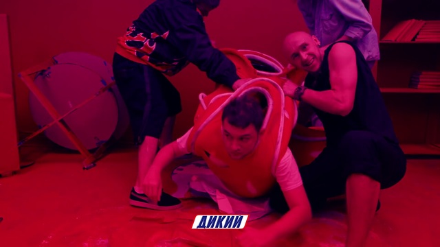 Video Reference: Shorts, Purple, Plant, Pink, Entertainment, Performing arts, Magenta, T-shirt, Performance art, Fun