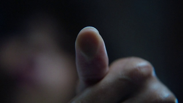 Video Reference: Head, Eye, Human body, Cloud, Gesture, Thumb, Nail, Sky, Foot, Human leg