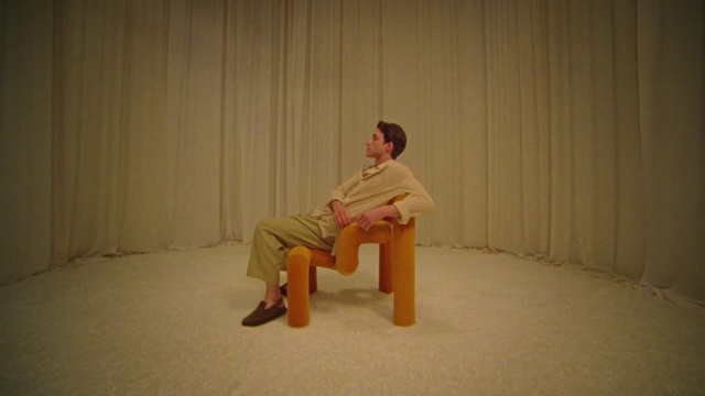 Video Reference: Comfort, Chair, Wood, Entertainment, Performing arts, Curtain, Flooring, Knee, Event, Sitting