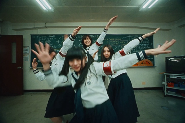 Video Reference: Smile, Gesture, Flash photography, Happy, Entertainment, Performing arts, Fun, Event, Leisure, Uniform