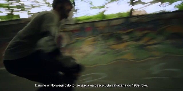 Video Reference: Water, People in nature, Flash photography, Happy, Leisure, Elbow, Grass, Landscape, Recreation, Fun