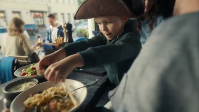 Video Reference: Tableware, Food, Recipe, Ingredient, Cap, Cooking, Plate, Comfort food, Bowl, Sun hat