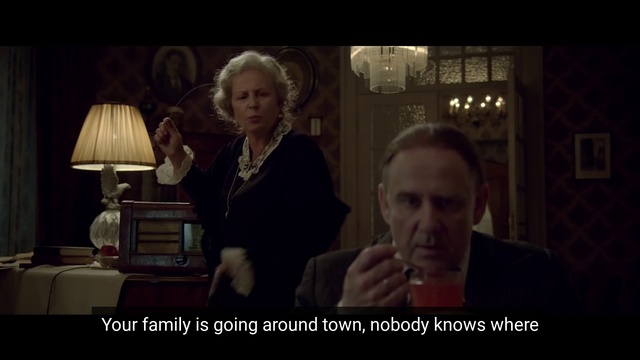 Video Reference: Flash photography, Lamp, Event, Darkness, Fun, Conversation, Lampshade, Sitting, Photo caption, Room