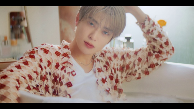 Video Reference: Skin, Lip, Eyelash, Neck, Ear, Sleeve, Gesture, Collar, Window, Flash photography