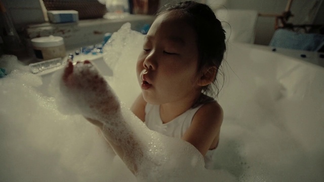 Video Reference: Nose, Hair, Skin, Hairstyle, Eyebrow, Ear, Fluid, Gesture, Happy, Bathing