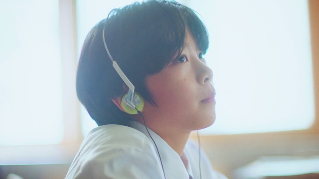 Video Reference: Forehead, Nose, Chin, Eyebrow, Eyelash, Ear, Jaw, Hearing, Neck, Peripheral