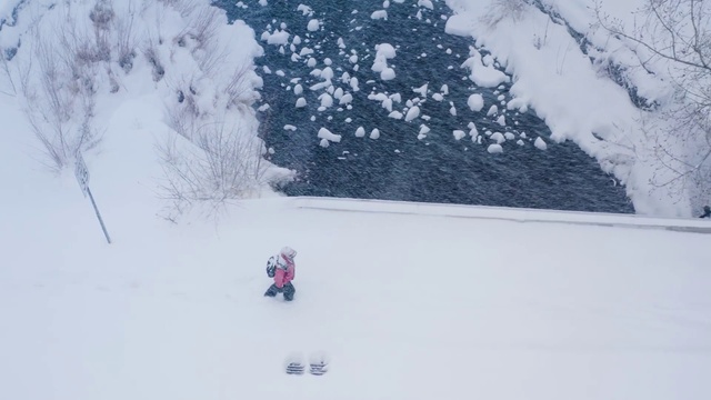 Video Reference: Snow, Slope, Freezing, Tree, Terrain, Ice cap, Glacial landform, Geological phenomenon, Recreation, Ski Equipment