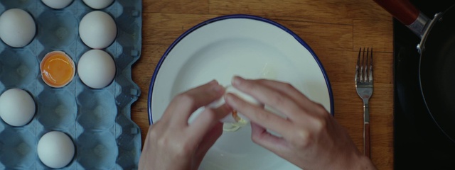 Video Reference: Hand, Dishware, Tableware, Gesture, Finger, Nail, Ingredient, Wood, Serveware, Cuisine