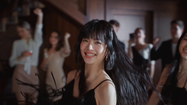 Video Reference: Smile, Flash photography, Human body, Happy, Black hair, Fun, Event, Crowd, Ceremony, Fashion design