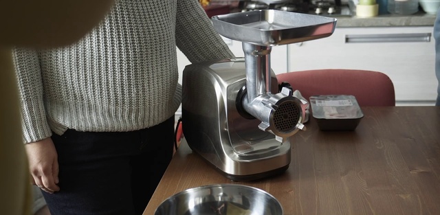 Video Reference: Table, Kitchen appliance, Home appliance, Gas, Coffeemaker, Kitchen utensil, Human leg, Automotive design, Machine, Automotive wheel system