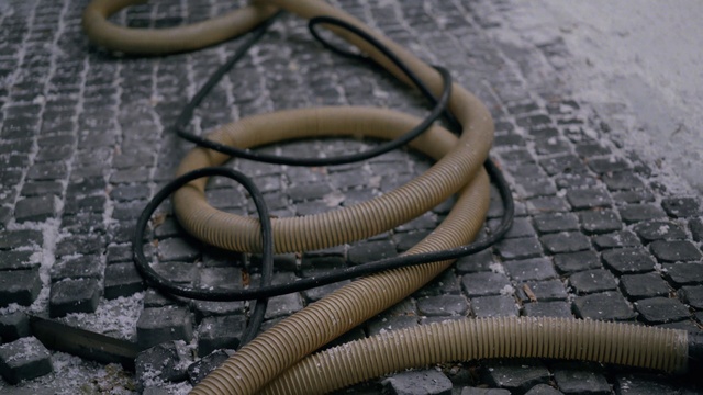 Video Reference: Scaled reptile, Hose, Gas, Cable, Auto part, Metal, Wire, Electrical supply, Fashion accessory, Snake